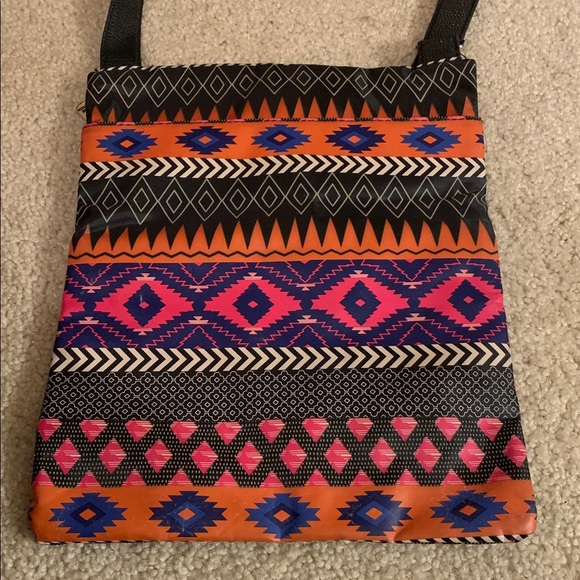 Stone Mountain Vibrant Patterned Shoulder/Crossbody Bag - NWT - Picture 8 of 16